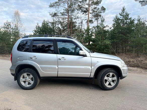 2013 Chevrolet Niva I Рестайлинг, серебристый, 560000 рублей - вид 6