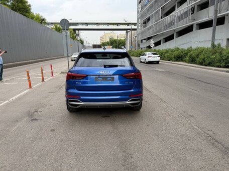 2022 Audi Q3 35 TFSI II (F3), синий, 2340000 рублей, вид 5