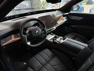 2026 BMW 7 серии 740 xDrive VII (G70) Рестайлинг, чёрный, 24990000 рублей, вид 5