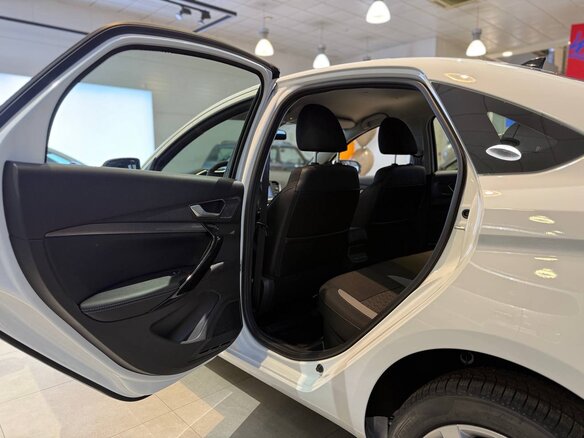 2025 Lada (ВАЗ) Vesta I Рестайлинг (NG), белый - вид 22