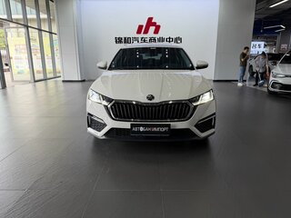 2022 Skoda Octavia IV (A8), белый, 2299900 рублей, вид 2
