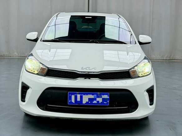 2023 Kia Pegas, белый, 880000 рублей - вид 1