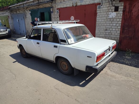 2004 Lada (ВАЗ) 2107, белый, 210000 рублей - вид 2
