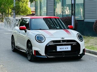 2025 Mini Hatch JCW Electric IV (F65/F66/J01), белый, 6390000 рублей, вид 3