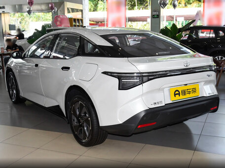 2026 Toyota bZ3, белый, 2420000 рублей, вид 5