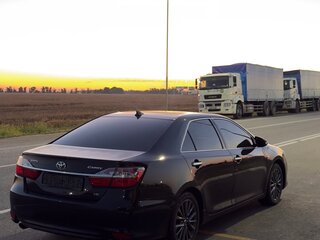 2016 Toyota Camry VII (XV50) Рестайлинг, чёрный, 2100000 рублей, вид 2