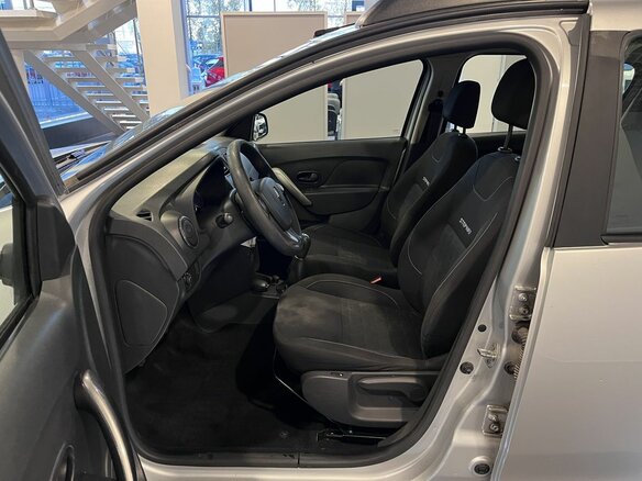 2015 Renault Sandero Stepway II, серебристый, 860000 рублей - вид 15