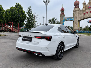 2022 Skoda Octavia IV (A8), белый, 1870005 рублей, вид 2