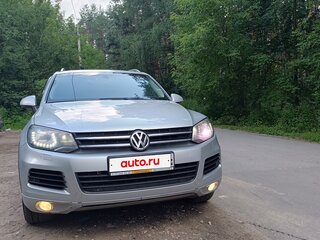2013 Volkswagen Touareg II, серебристый, 2670000 рублей, вид 1