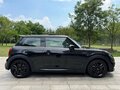 2022 Mini Hatch Cooper III (F55/F56) Рестайлинг 2, чёрный, 1937000 рублей - вид 1