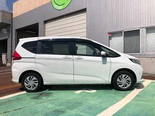 2022 Honda Freed II Рестайлинг, белый, 1450000 рублей, вид 4