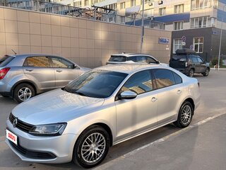 2013 Volkswagen Jetta VI, серебристый, 950000 рублей, вид 2