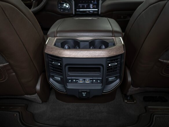 2026 Ram 1500 Crew Cab V Рестайлинг, чёрный - вид 31