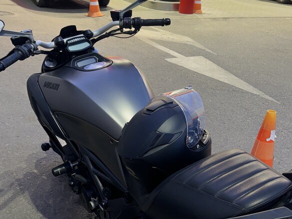 2013 Ducati Diavel, серый, 800000 рублей - вид 2