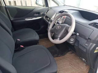 2009 Toyota Ractis I, белый, 520000 рублей, вид 2
