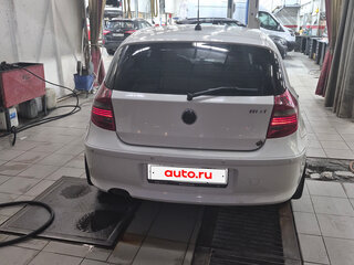 2011 BMW 1 серии 118i I (E81/E82/E87/E88) Рестайлинг, белый, 750000 рублей, вид 3