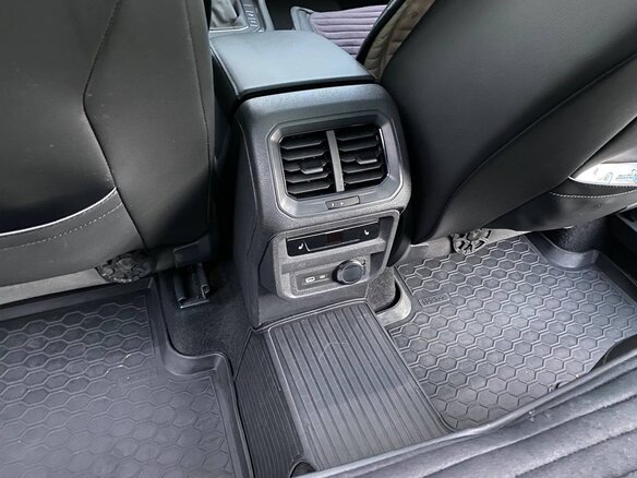2021 Volkswagen Tiguan II Рестайлинг, белый, 2800000 рублей - вид 17