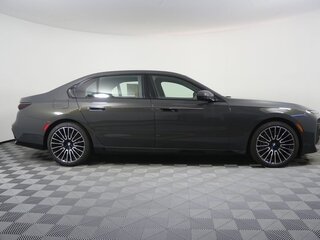 2026 BMW 7 серии 740 xDrive VII (G70) Рестайлинг, серый, 15375114 рублей, вид 2