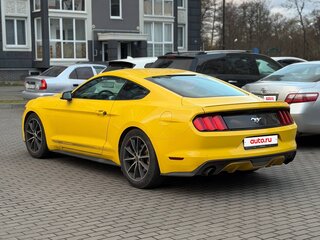 2017 Ford Mustang VI, жёлтый, 2300000 рублей, вид 3