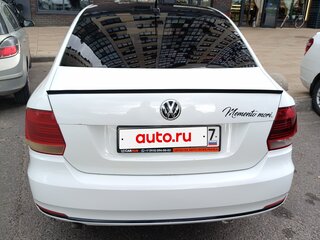 2017 Volkswagen Polo V Рестайлинг, белый, 600000 рублей, вид 3