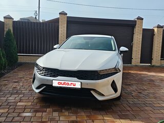 2021 Kia K5 III, белый, 2150000 рублей, вид 1