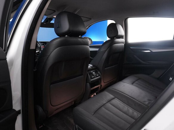 2015 BMW X6 30d II (F16), белый, 2899654 рублей - вид 10
