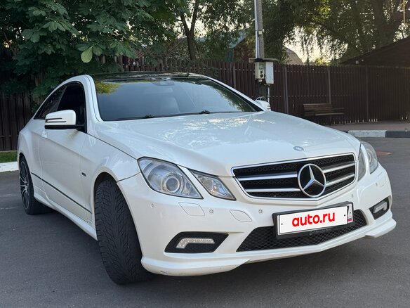2011 Mercedes-Benz E-Класс 250 7G-Tronic IV (W212, S212, C207), белый - вид 1