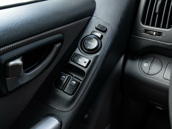 2012 Hyundai Grand Starex I, белый, 2220000 рублей - вид 17