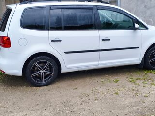 2014 Volkswagen Touran I Рестайлинг 2, белый, 700000 рублей, вид 4