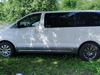 2011 Hyundai H-1 II, белый, 1450000 рублей, вид 1