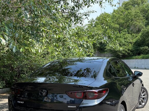 2019 Mazda 3 IV (BP), чёрный, 1280000 рублей - вид 3