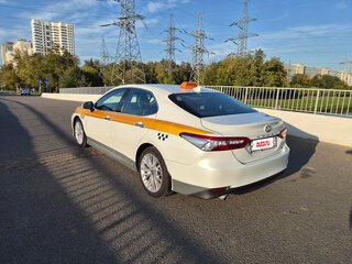 2020 Toyota Camry VIII (XV70), белый, 2050000 рублей, вид 4