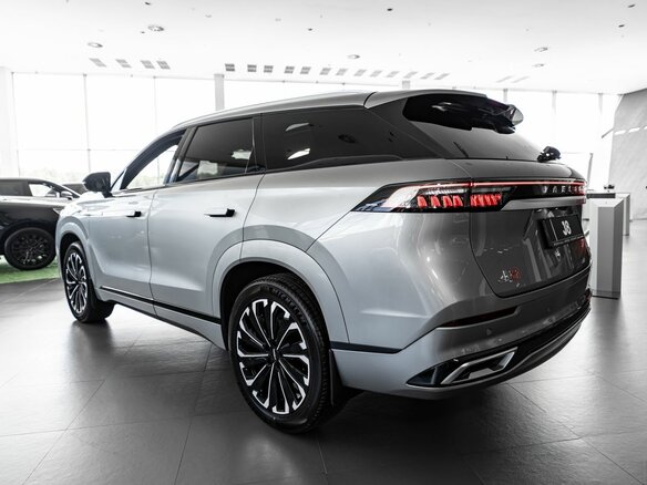 2025 Jaecoo J8, серебристый, 4569000 рублей - вид 2