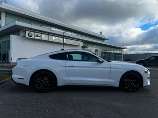 2021 Ford Mustang VI Рестайлинг, белый, 3790000 рублей, вид 4