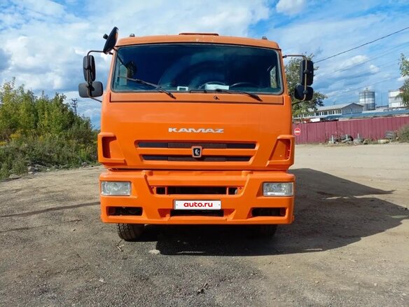 2023 КамАЗ 6520, оранжевый