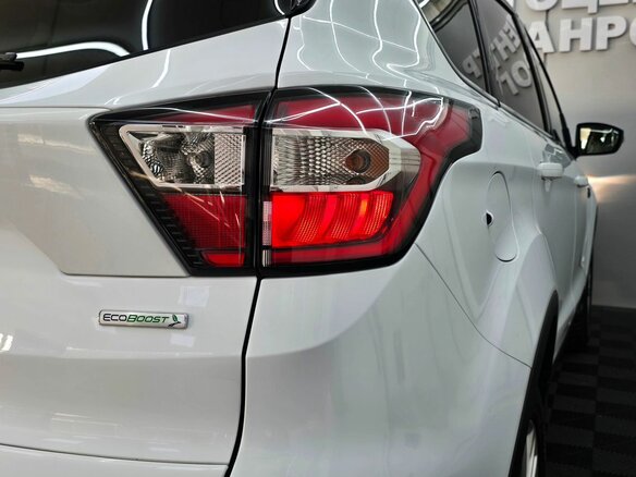 2017 Ford Kuga II Рестайлинг, белый, 1749000 рублей - вид 6