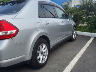 2009 Nissan Tiida Latio I, серебристый, 625000 рублей, вид 5