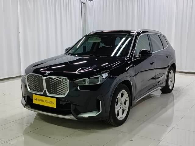 Открыть фотографии: BMW iX1