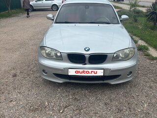 2004 BMW 1 серии 116i I (E81/E82/E87/E88), серебристый, 560000 рублей, вид 2