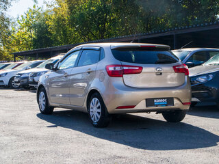 2013 Kia Rio 5-speed III, бежевый, 629000 рублей, вид 4