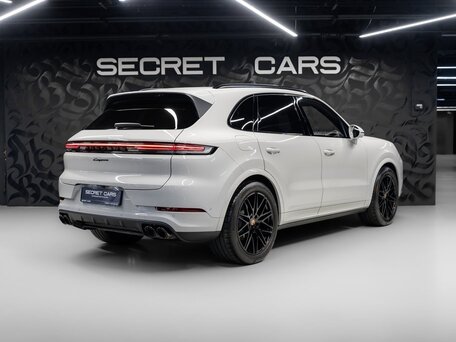 2025 Porsche Cayenne III Рестайлинг, серебристый, 16690000 рублей, вид 2