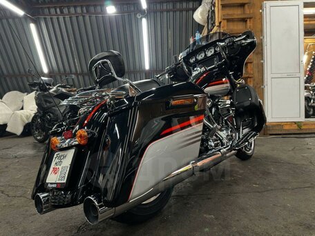 2018 Harley-Davidson Street Glide, серебристый, 1740000 рублей, вид 5