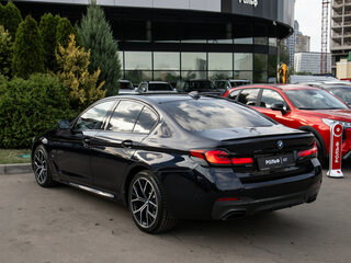 2021 BMW 5 серии 530d xDrive VII (G30/G31/G38) Рестайлинг, чёрный, 5658000 рублей, вид 5