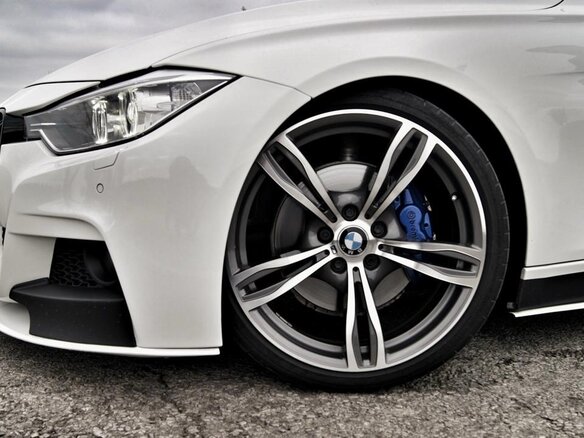 2013 BMW 3 серии 320i xDrive VI (F3x), белый, 2940000 рублей - вид 2