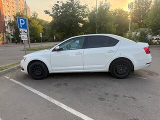 2017 Skoda Octavia III (A7) Рестайлинг, белый, 950000 рублей, вид 4