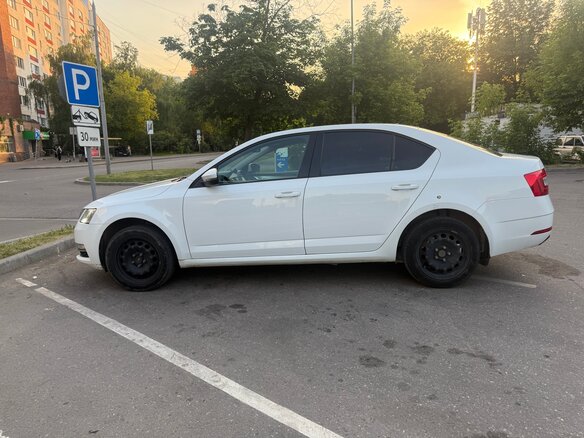 2017 Skoda Octavia III (A7) Рестайлинг, белый, 950000 рублей - вид 3