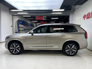 2025 Volvo XC90 B6 II Рестайлинг 2, коричневый, 7964290 рублей, вид 4