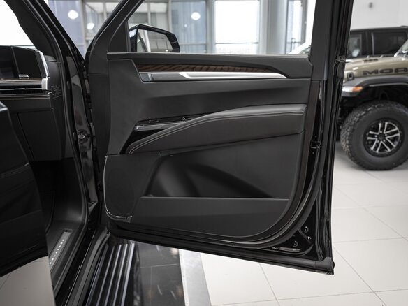 2025 Cadillac Escalade ESV V Рестайлинг, чёрный - вид 22