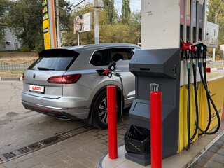 2018 Volkswagen Touareg III, серебристый, 3700000 рублей, вид 4