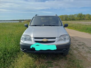 2013 Chevrolet Niva I Рестайлинг, серебристый, 550000 рублей, вид 2